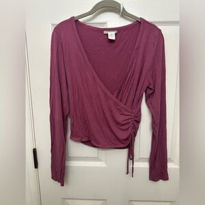 Long sleeve purple crop top with side ruching size large by papaya